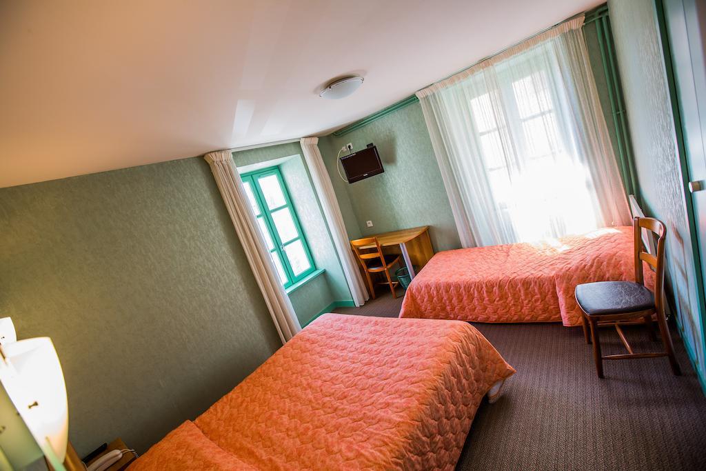 Hotel De L'Abbaye Sauxillanges Ruang foto
